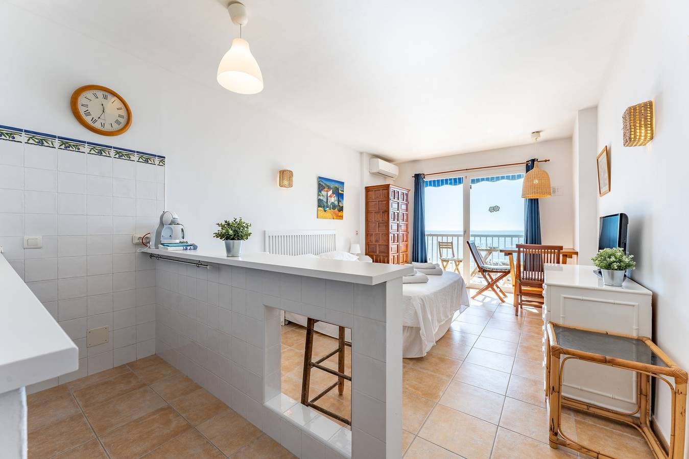 Foto 12 von 21: Einzimmerapartment 'Ventana al Mar' mit Terrasse zum Meer hin und Klimaanlage
