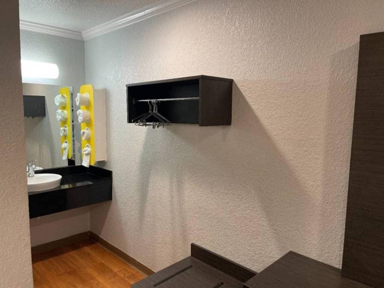 Foto 9 von 30: 1 Queensize-Bett | Kostenloses WLAN