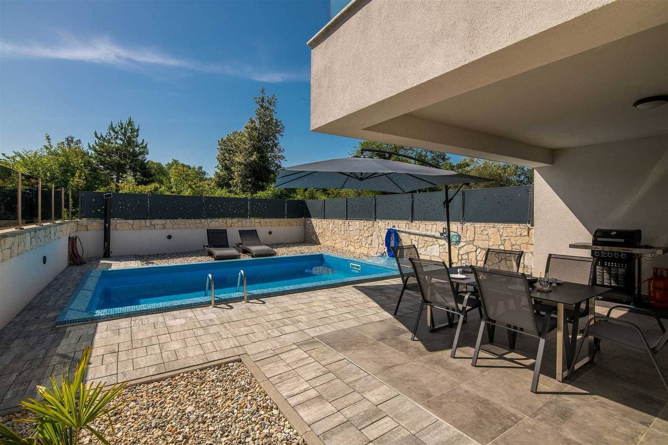 Foto 2 von 19: Villa Nya mit privatem Pool