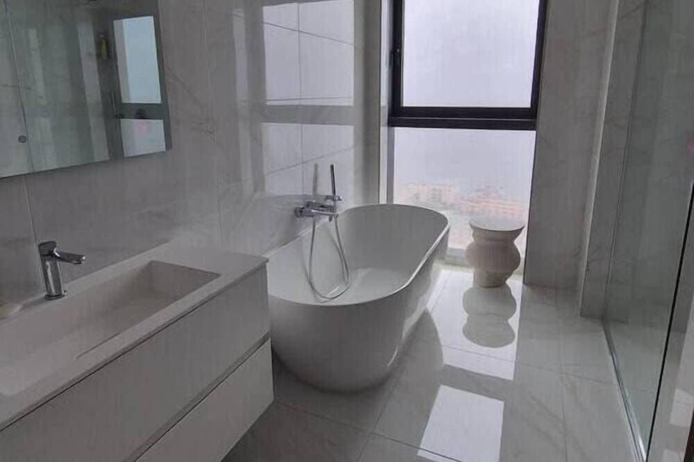 Foto 10 von 30: Official Mercury Suites | Lux 1Br w/Pool & Gym