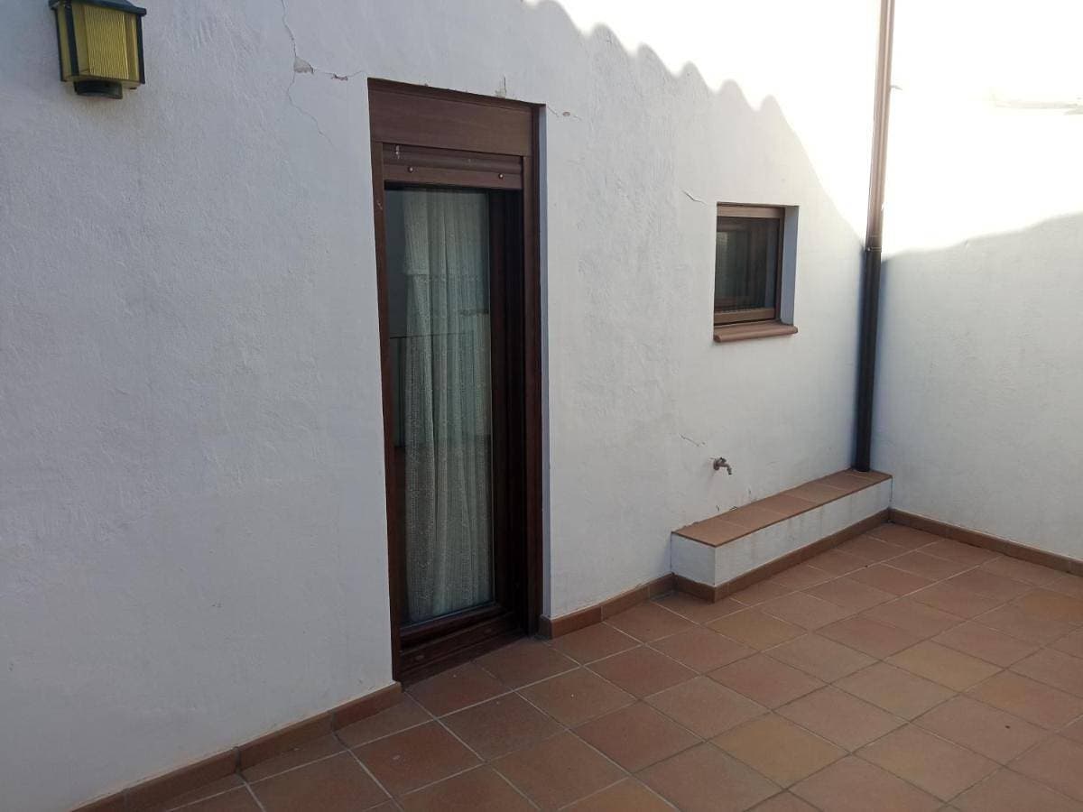 Foto 4 von 5: Four-Bedroom House
