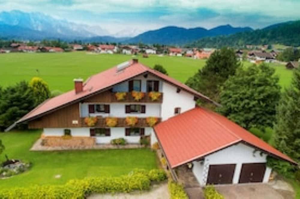 Umrahmt von Wiesen, Panoramablick, sonnige Balkone, ruhige zentale Lage 1