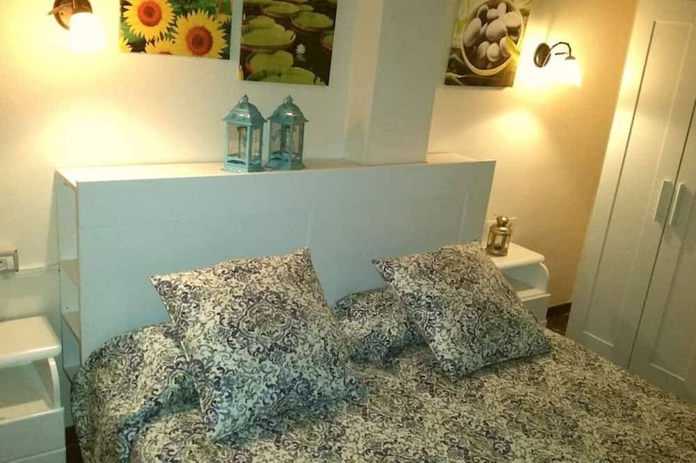 Foto 4 von 30: Romantic Retreat In Prime Position With Stunning Views To Cliffs, Marina & Sea.
