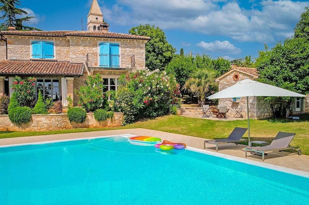 Schöne Wohnung in einem Ferienhaus für 4 Leute mit Klimaanlage,  W-Lan, Pool, TV und Terrasse 1