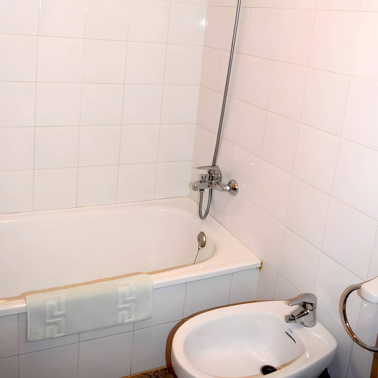 Foto 11 von 39: Ferienwohnung 'Mas El Carrer - Groc' mit Bergblick, Gemeinschaftspool und Wi-Fi