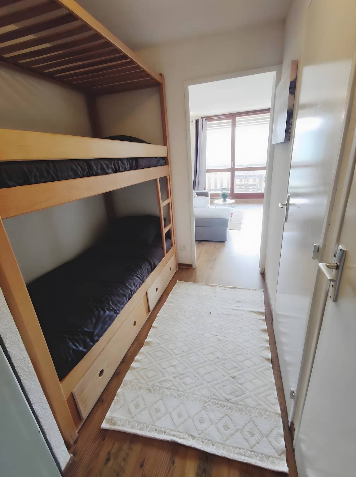 Foto 6 von 24: Appartement 'Studio Im Herzen von Praloup' mit Bergblick und Privater Terrasse