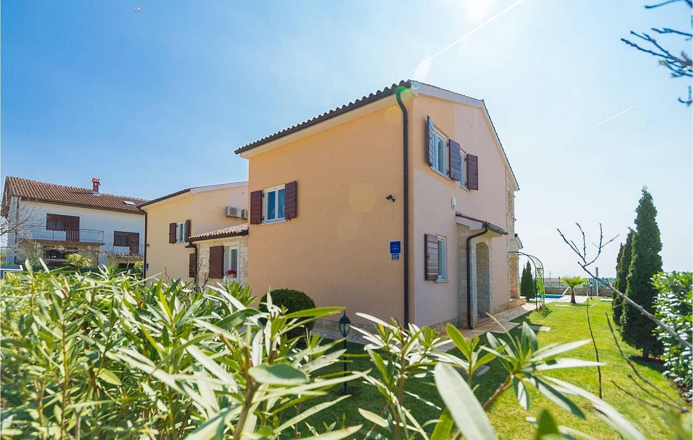 Charmante 2-Zimmer-Wohnung mit Pool, WLAN und Parkplatz in der Nähe von Labinci 1