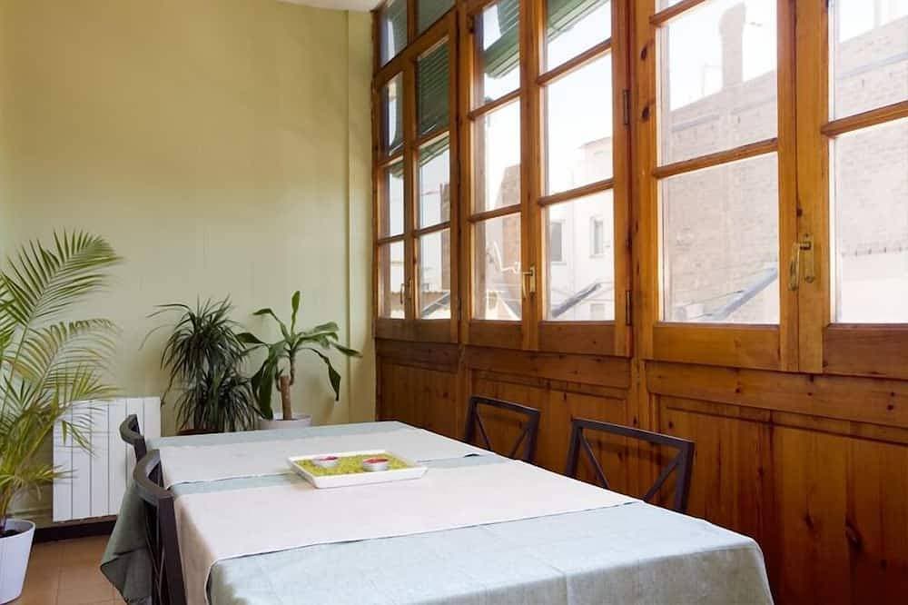Foto 9 von 13: Jugendstil 2 Schlafzimmer im historischen Eixample D. Kostenloser Gepäckaufbewahrungsservice.