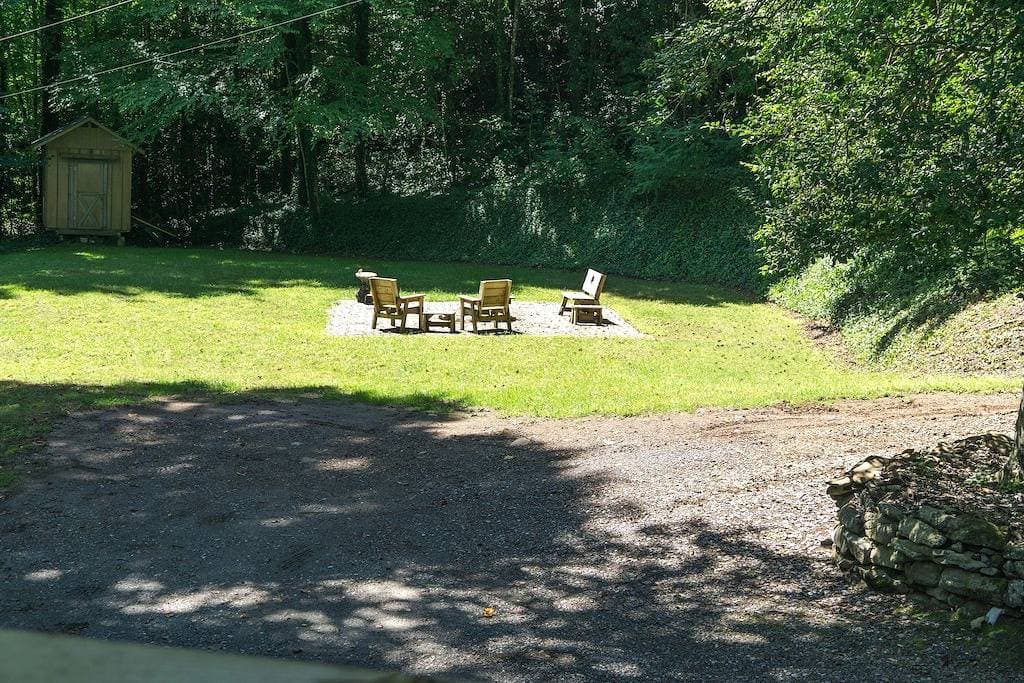 Foto 5 von 32: Dog Friendly, Polar Express, Hot tub, babbling creek