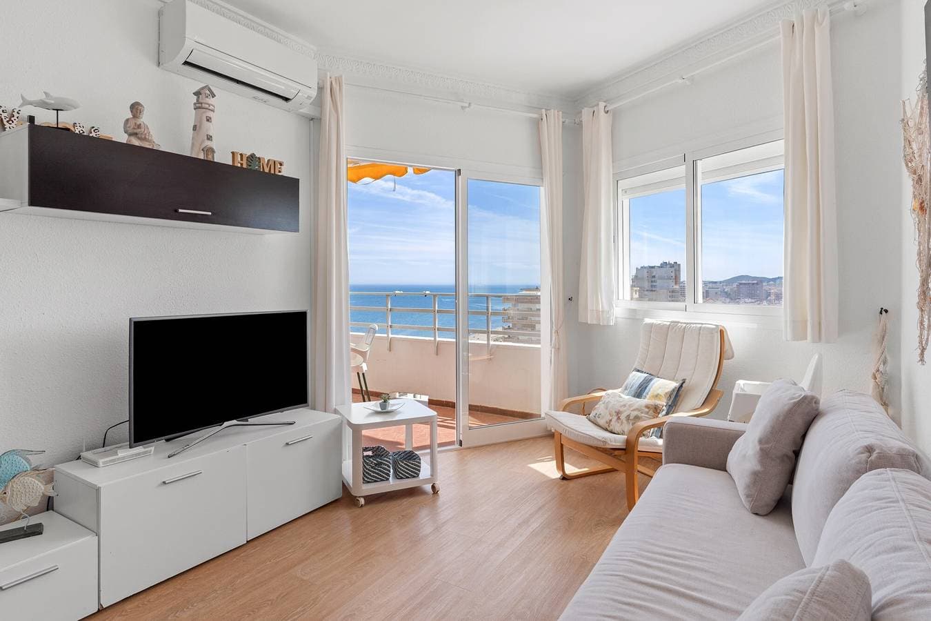 Foto 3 von 20: Ferienwohnung "Fuengirola" mit Blick auf das Meer und die Berge, Gemeinschaftspool & WLAN
