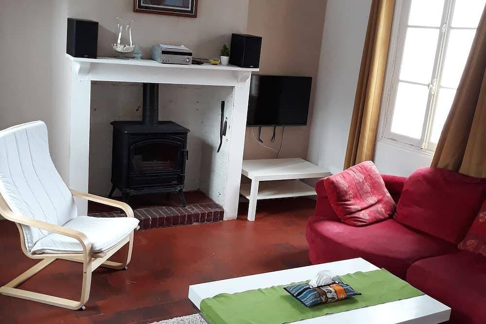 Foto 5 von 12: L'escale Arquaise, Das Haus mit einem Blumengarten
