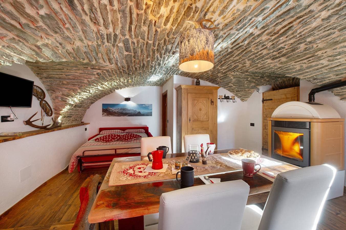 Foto 2 von 28: Ferienwohnung 'La Cachette' mit Bergblick, privater Terrasse und WLAN