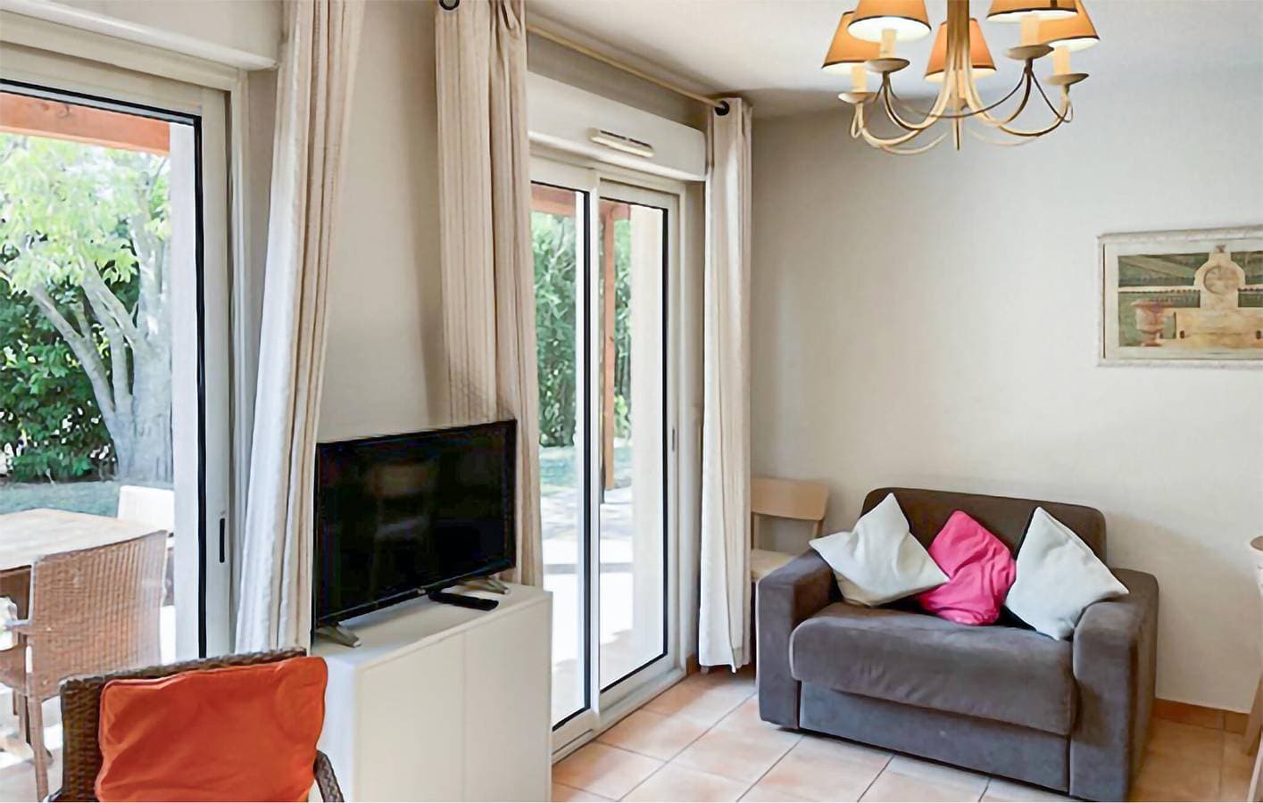 Foto 5 von 14: Montauroux View Apartment mit Pool