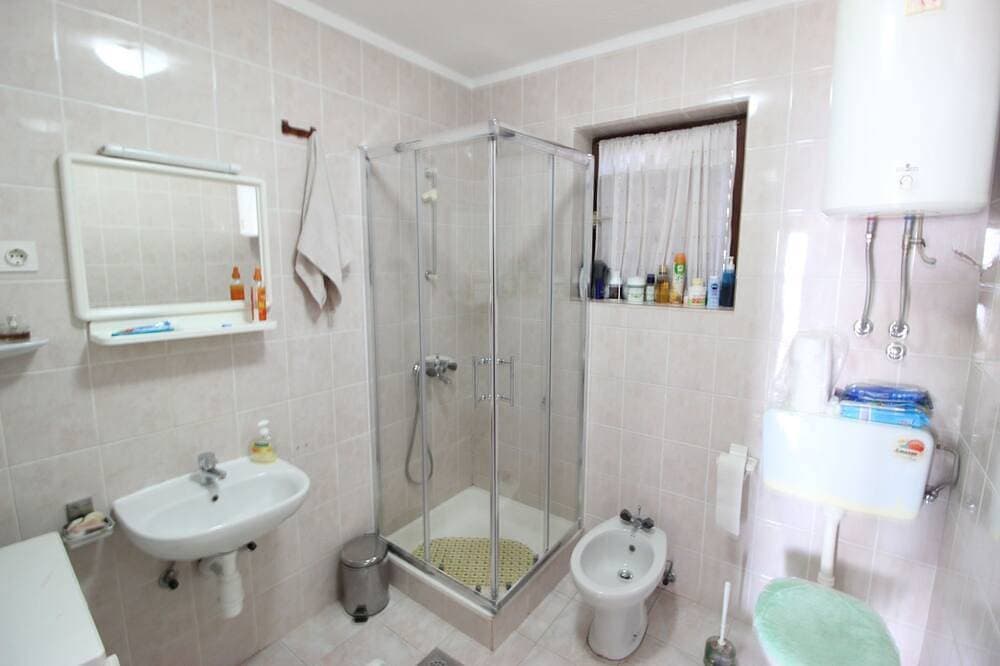 Foto 10 von 30: Wohnung in Tribalj mit Meerblick und Strand