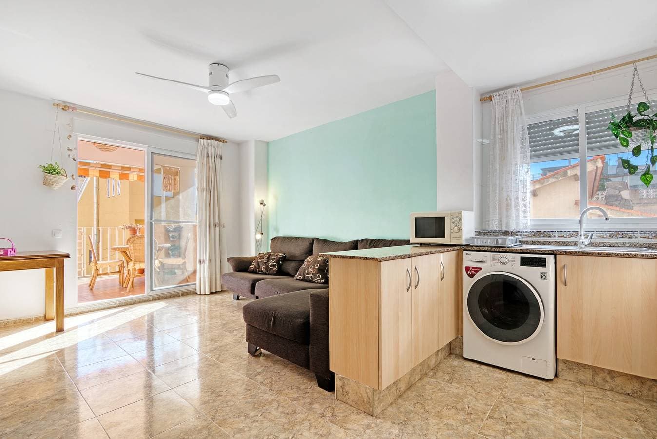 Foto 5 von 21: Ferienwohnung 'Playa De Chilches' mit privater Terrasse und Balkon