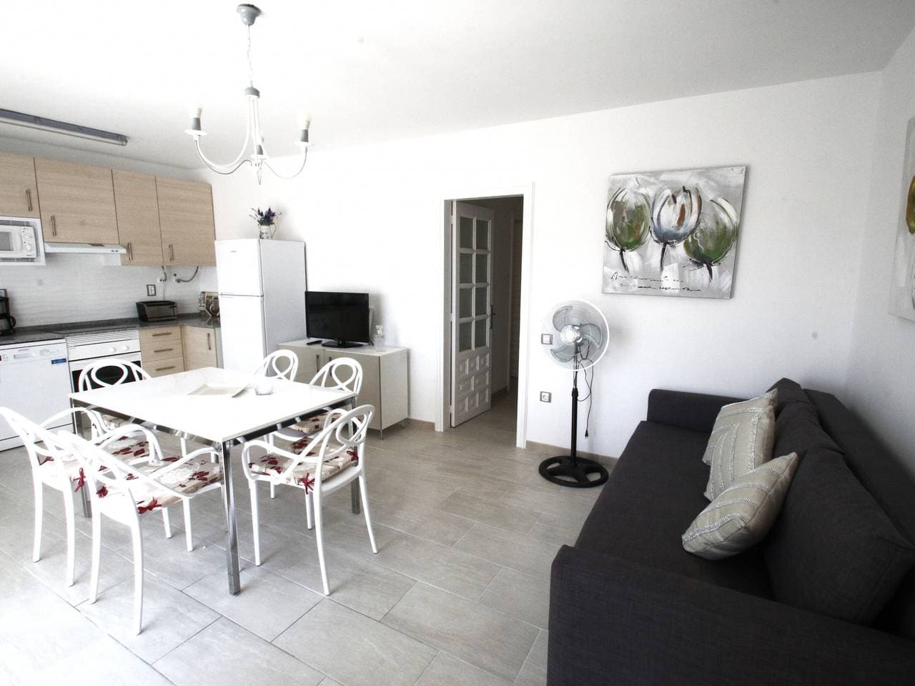 Foto 4 von 29: Geräumige Wohnung, Parkplatz, Klima, Meerblick - 8 Pers.