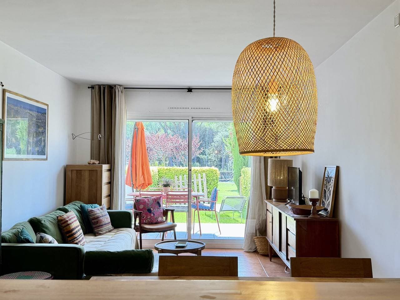 Foto 3 von 36: Moderne Wohnung mit Pool in Pals, für 4 Personen
