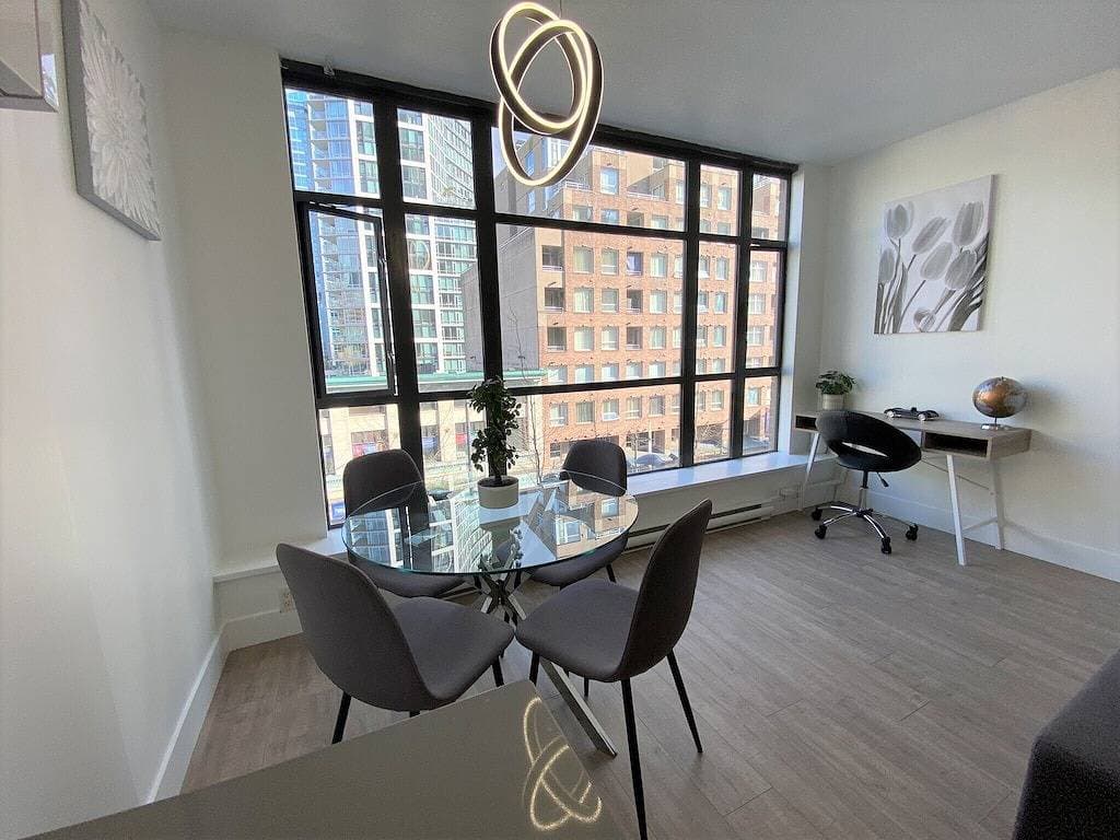 Foto 5 von 28: Vancouver Downtown City view 1 Bedroom & Flex Apartment