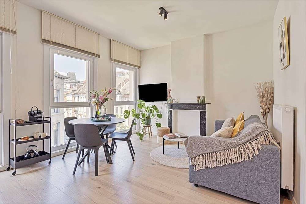 Fresh renovated 1Br apartment @ Trendy south area 1
