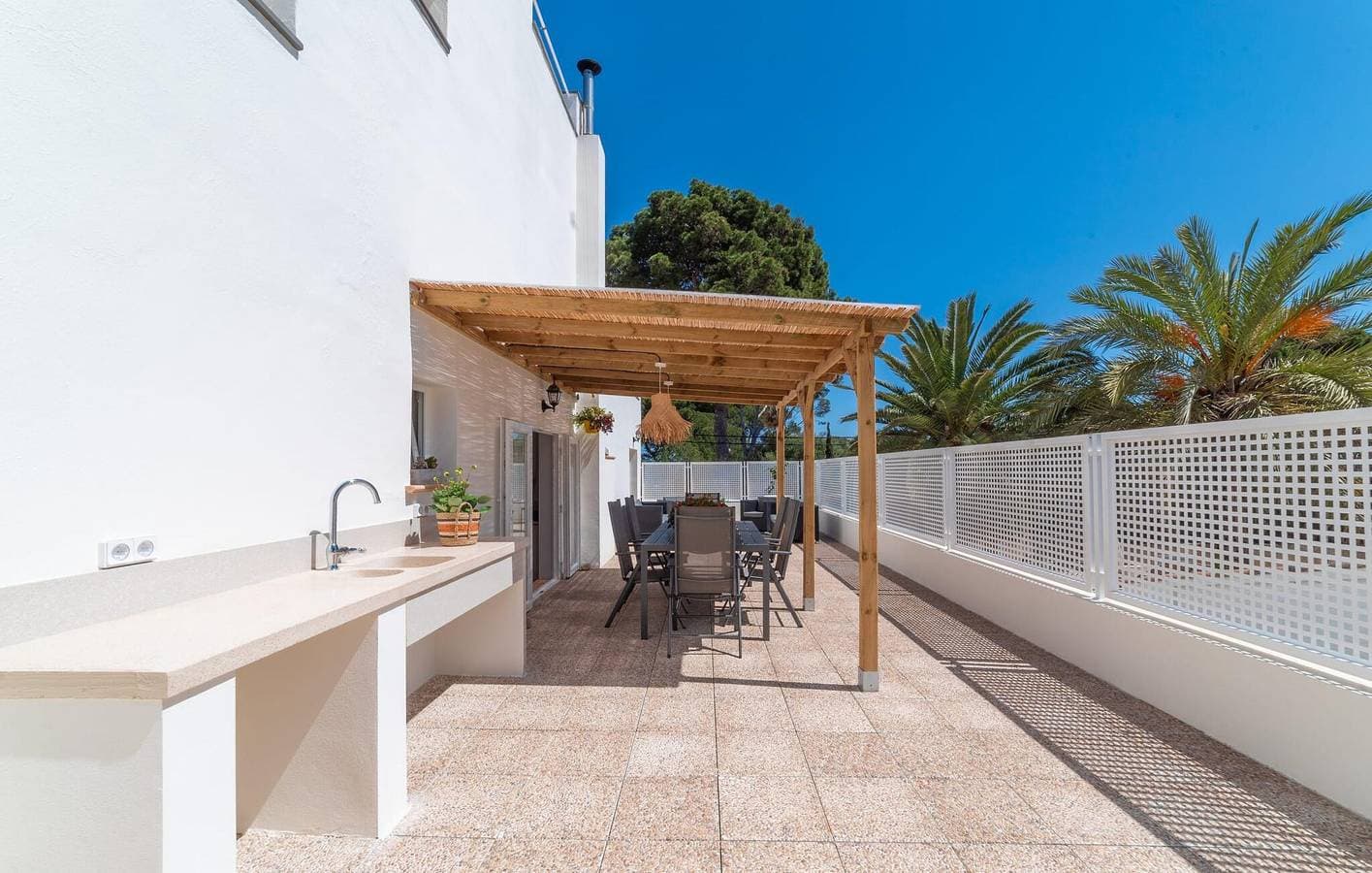 Foto 2 von 41: Sunny Beach Retreat mit Terrasse und Grill
