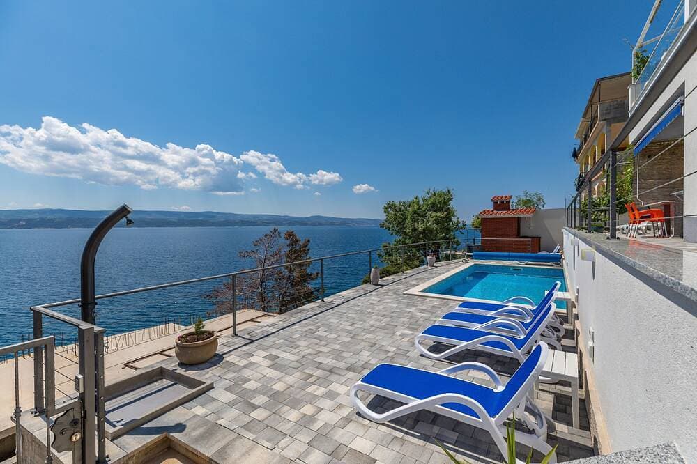 Foto 11 von 14: Studio Appartement mit Pool am Strand Zavode, Omis