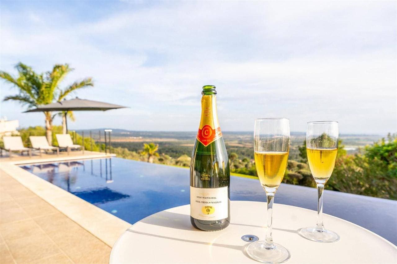 Villa bonita con vistas espectaculares, perfecto para familias 1