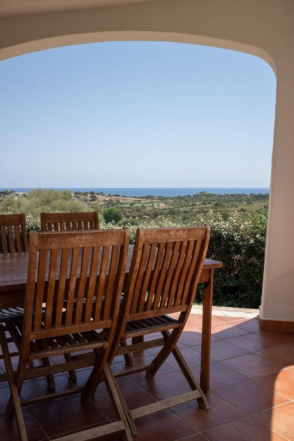 Foto 10 von 23: Villa mit gemeinsamem Pool und Meerblick