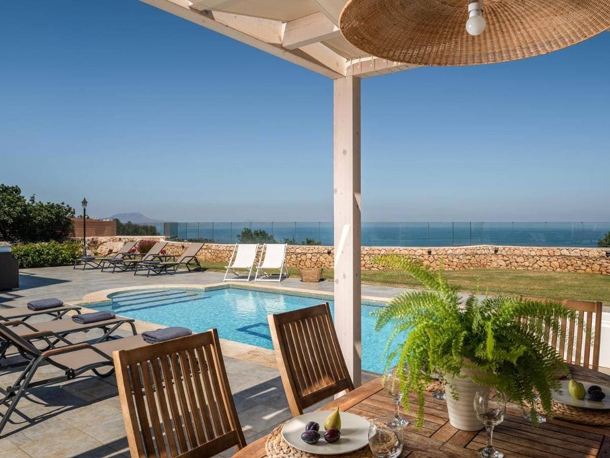 Foto 2 von 39: Five-Bedroom Villa with Private Pool