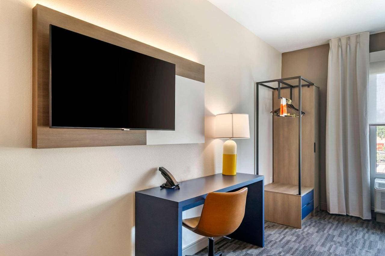 Foto 11 von 12: One Room Suite with Tub - Disability Access/Non Smoking