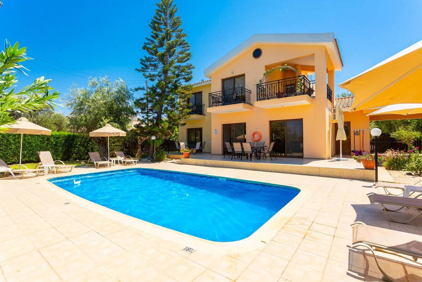 Foto 3 von 43: Villa für 9 Personen mit Meerblick