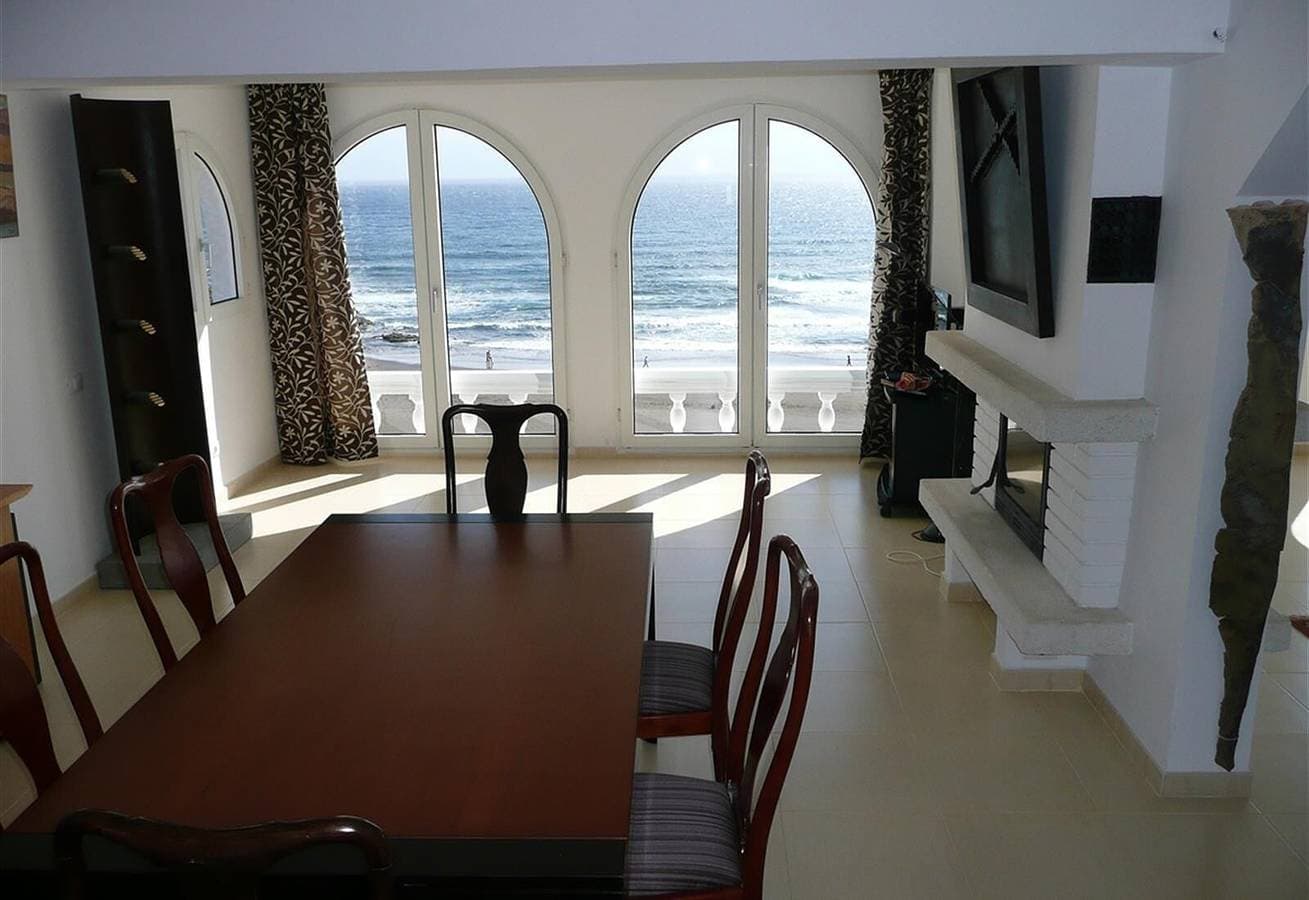 Foto 10 von 33: Wunderschöne Villa am Strand mit Meerblick, privatem Pool und WLAN