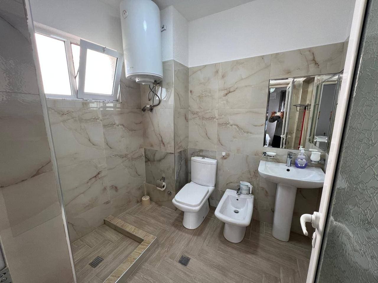 Foto 9 von 9: Double Room with Private Bathroom