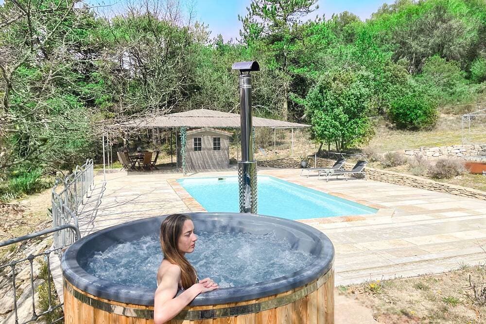 House with private swimming pool and jacuzzi at the foot of Ventoux 1