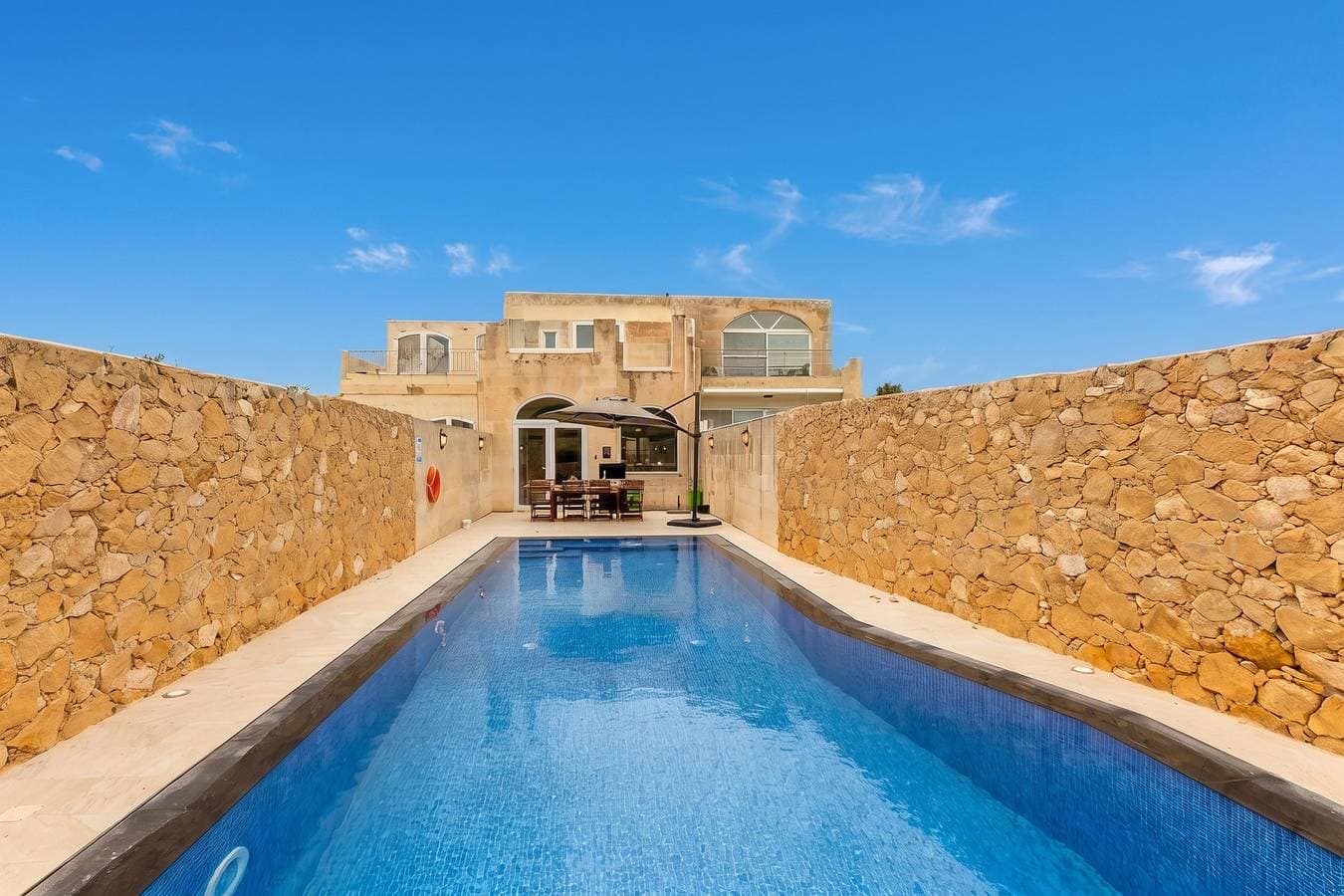 Foto 2 von 44: Solaris Gozitan Villa With Pool