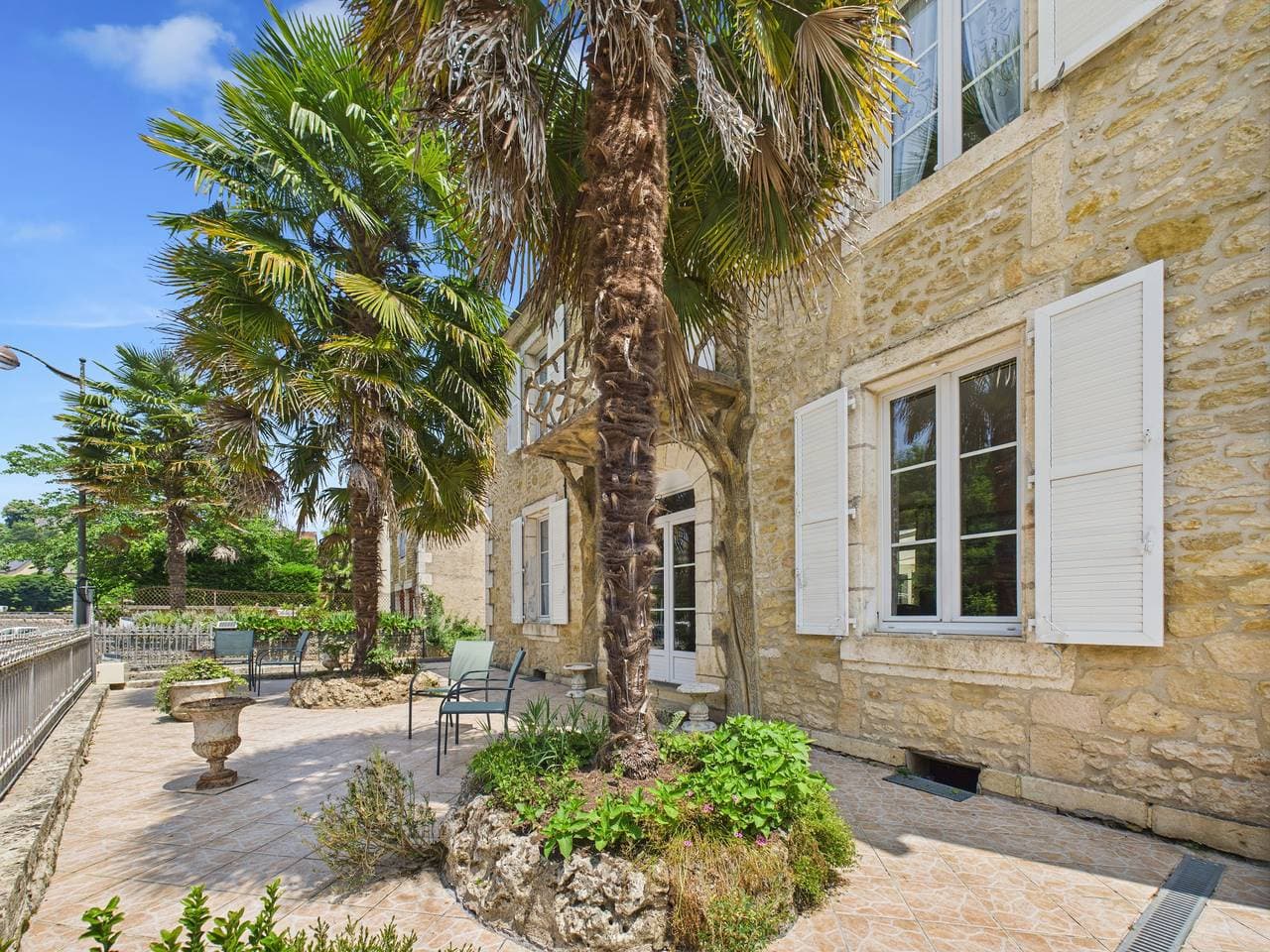 Direkt an der Vézère – Haus für 6 – Terrasse 1