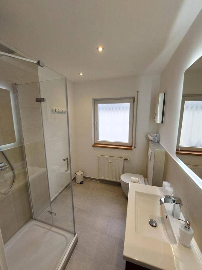 Foto 5 von 13: Double Room with Private Bathroom