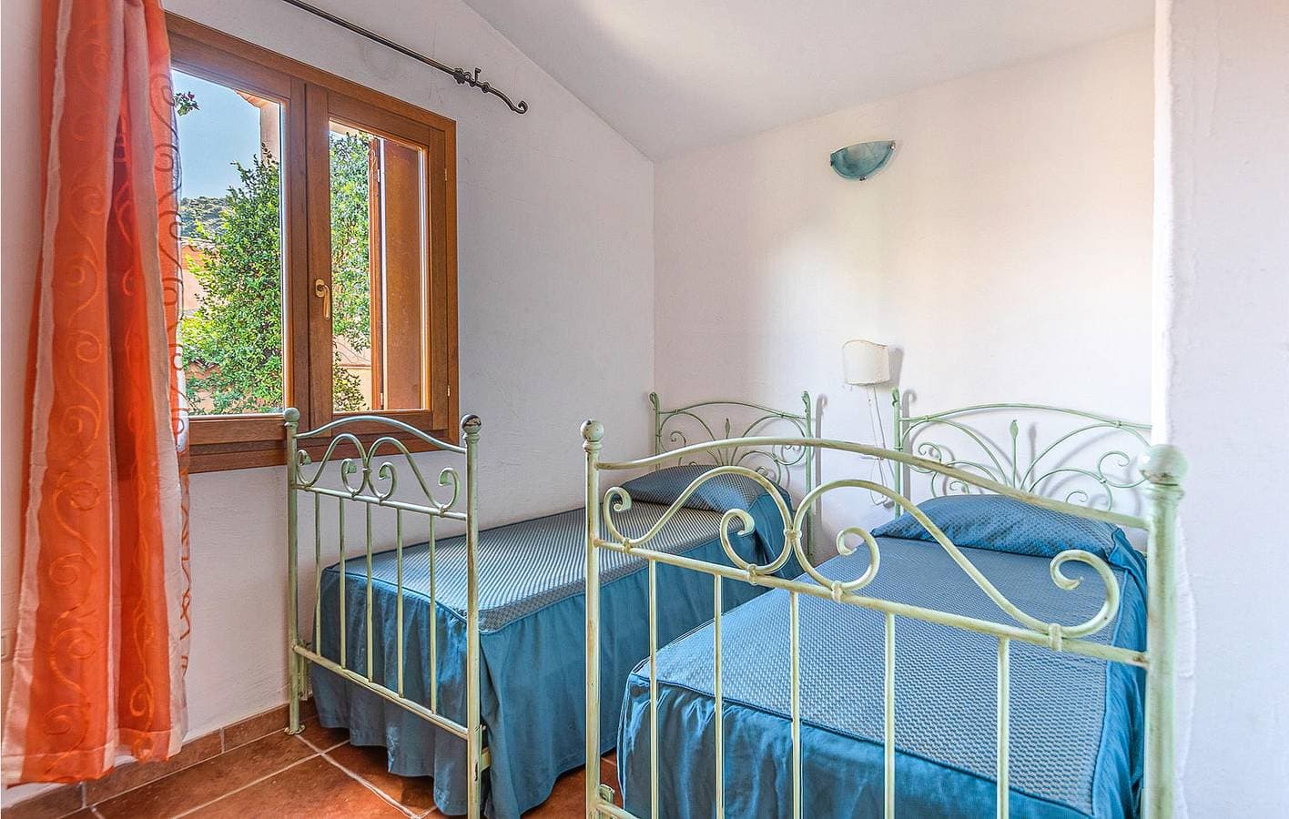 Foto 11 von 14: Budoni Wohnung im Obergeschoss: AC, Küche, 4 Schlafplätze.