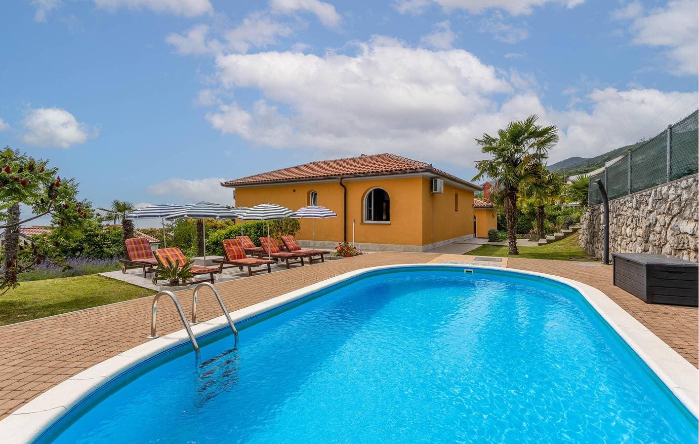 Foto 6 von 48: Urlaub am Meer: 2 km vom Strand entfernt, mit Pool, Terrasse und WLAN