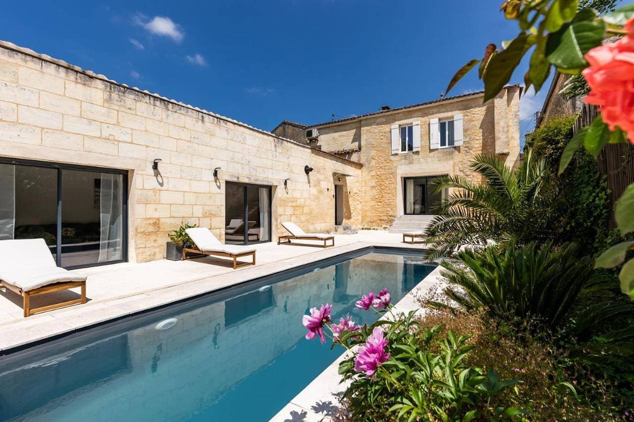 Foto 2 von 57: Villa with Private Pool