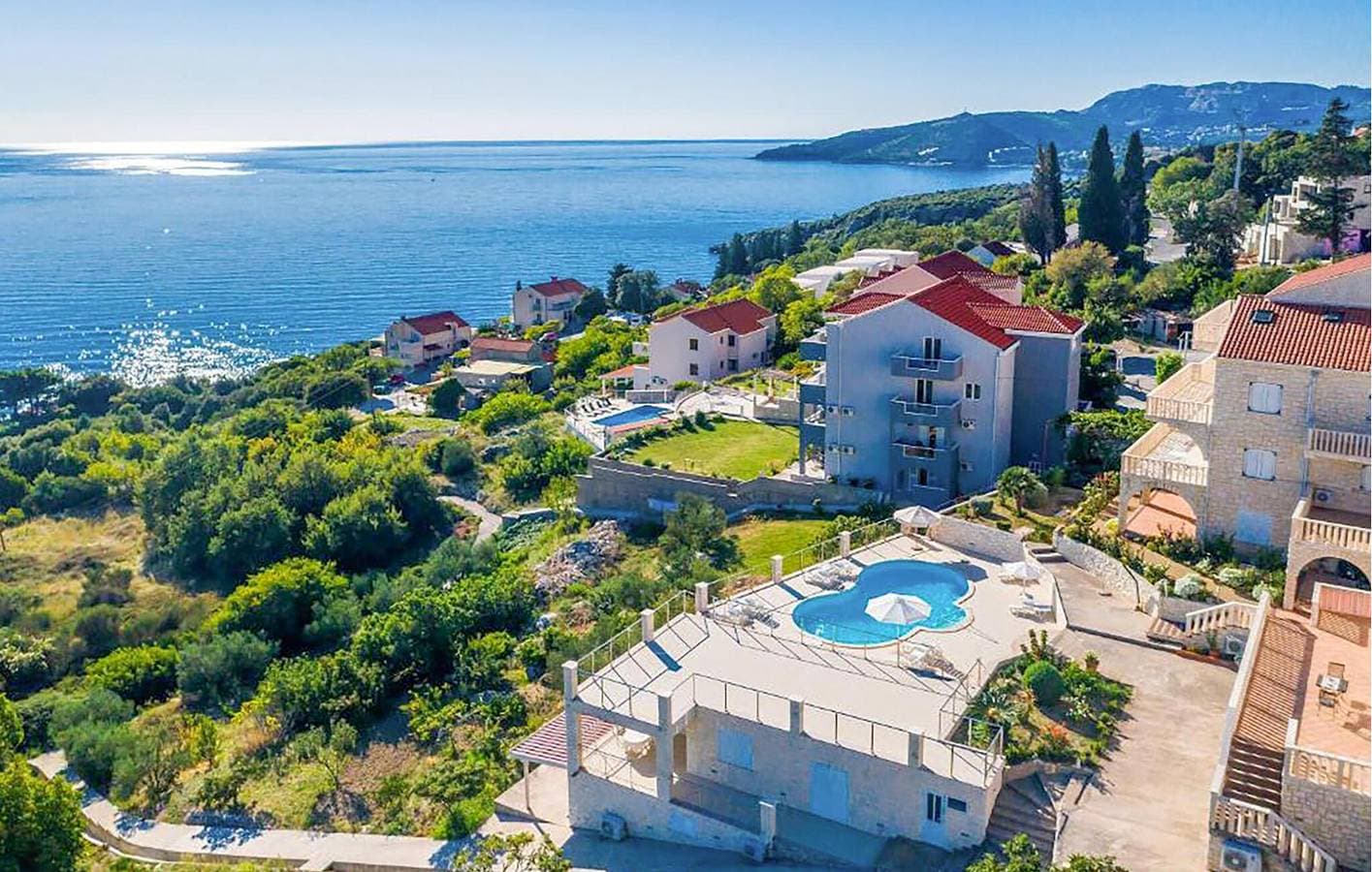 Ferienwohnung mit Meerblick, Pool und WLAN, 800 m vom Strand entfernt 1