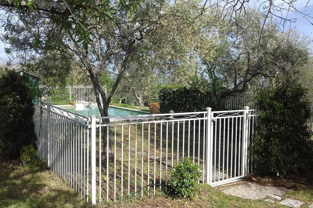 Foto 12 von 25: Provencal house with private pool sleeps 4
