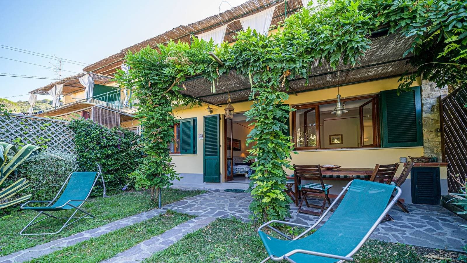Foto 5 von 32: Ferienwohnung für 4 Personen mit Terrasse