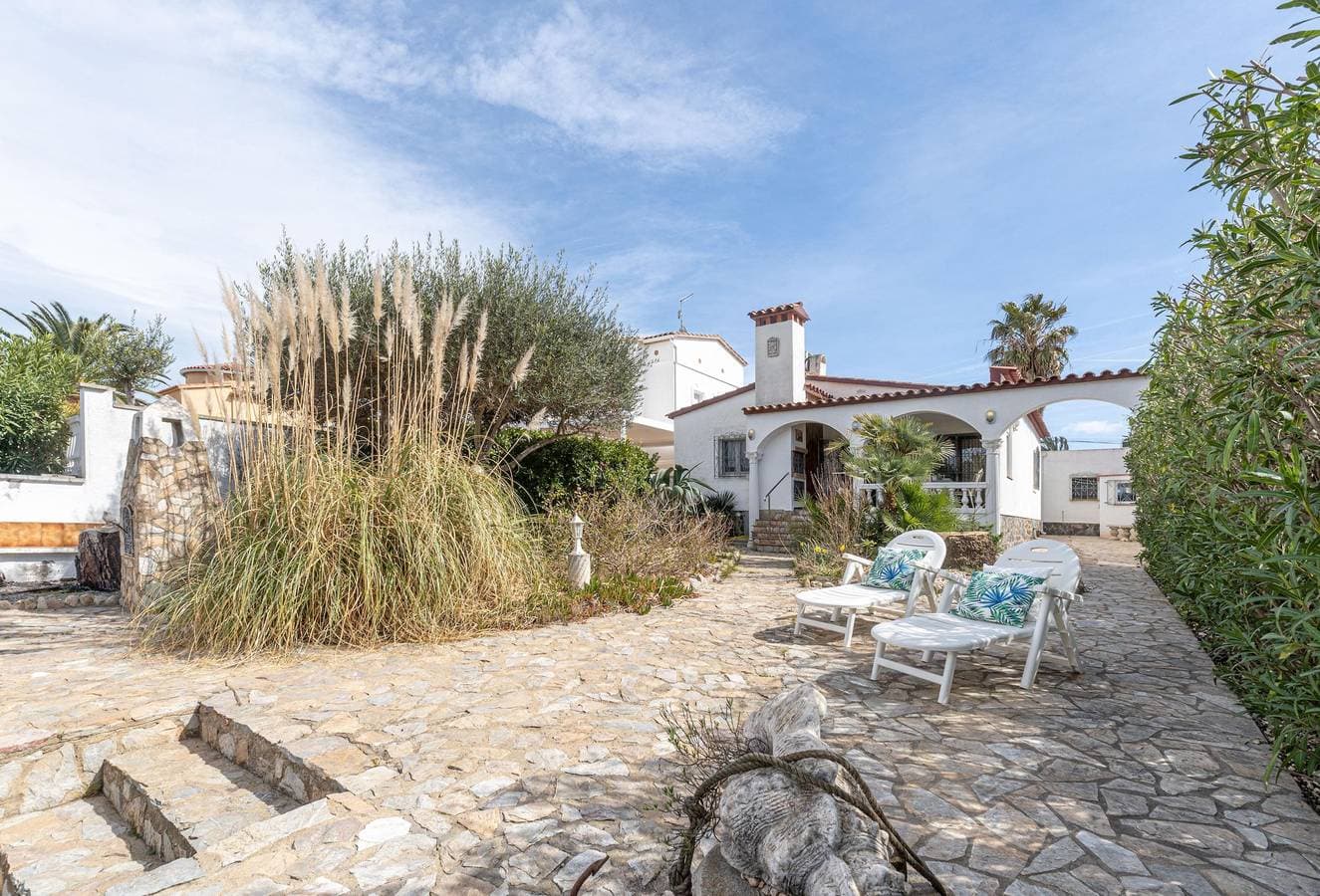 Foto 8 von 41: Moderne Villa mit zwei Schlafzimmern und 12,5m Liegeplatz im Ebro-Sektor