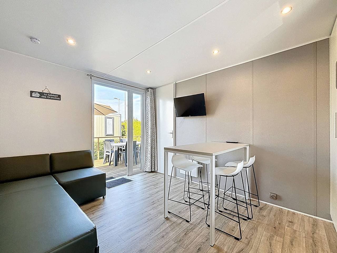 Foto 10 von 22: Mobil-Home Grand Confort, 4 Pers., 2 Ch., 2 SdB, Piscine Chauffée & Proche Mer