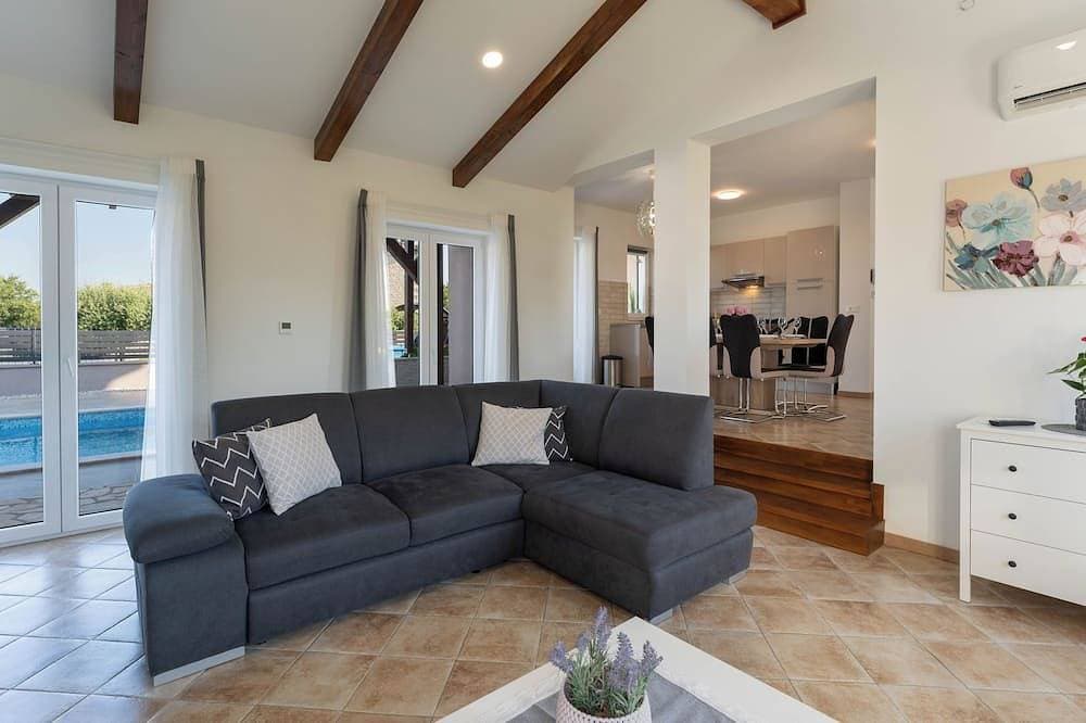 Foto 7 von 30: Exklusive Villa mit großzügigem Poolbereich