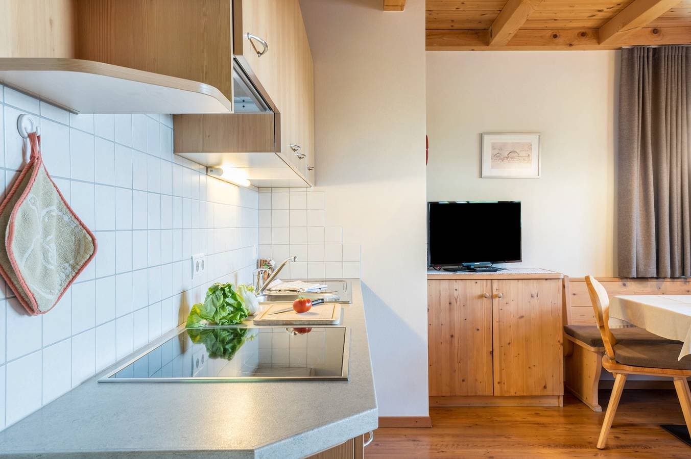 Foto 10 von 32: Ferienwohnung 'Ronsolhof Hauenstein' mit Bergblick, Gemeinschaftsgarten und WLAN