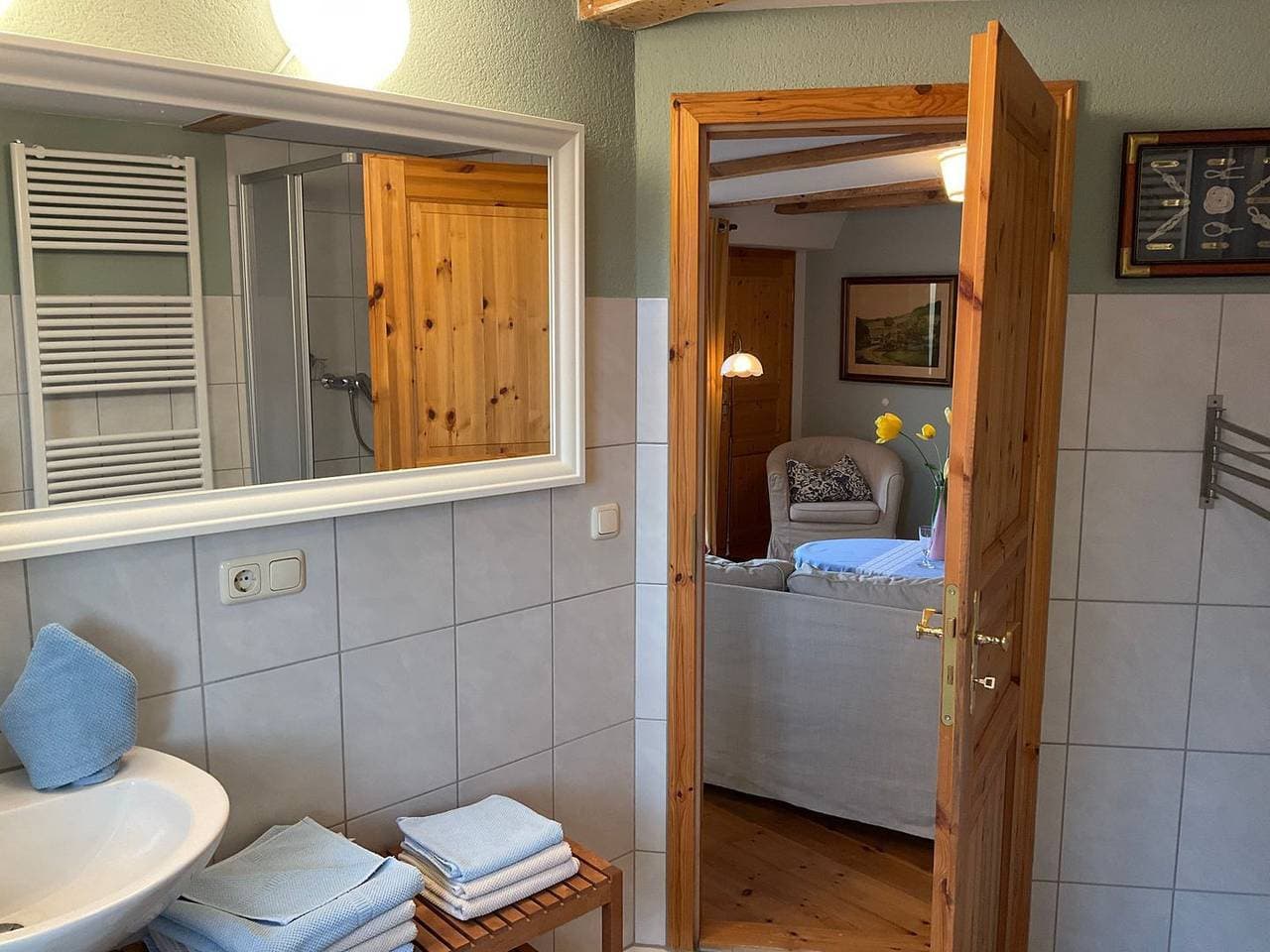Foto 11 von 16: Ferienwohnung im authentischen Kapitänshaus, atemberaubender Wasserblick