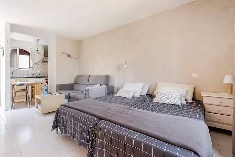 Foto 3 von 23: Geräumiges, helles Studio mit Terrasse und Blick auf den Pool