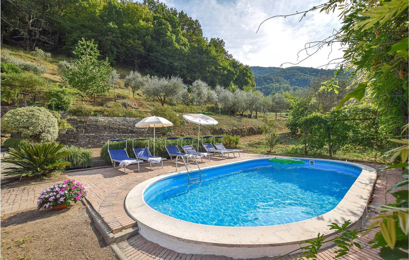 Foto 8 von 21: 100qm Wohnung mit WiFi, Pool und Garten
