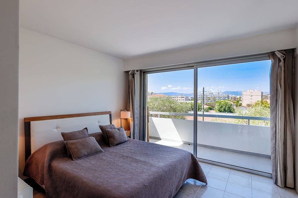 Antibes: Hervorragendes klimatisiertes T2, 200 m von den Stränden entfernt. Zimmer mit Terrasse, ges... 1